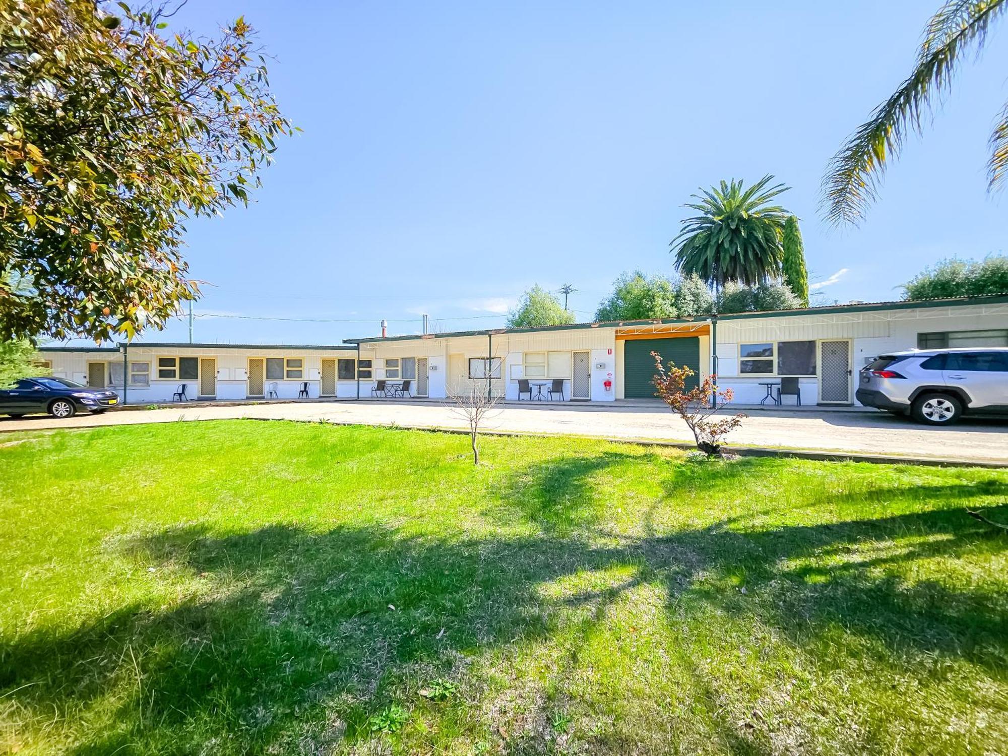 Green Door Motel Lavington Exterior foto